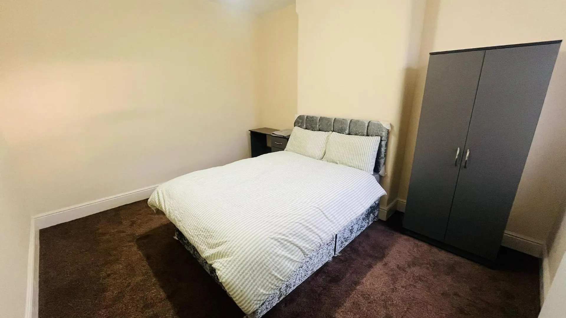 Double Room Near Railway Station & Football Ground 88 ノッティンガム 0*,