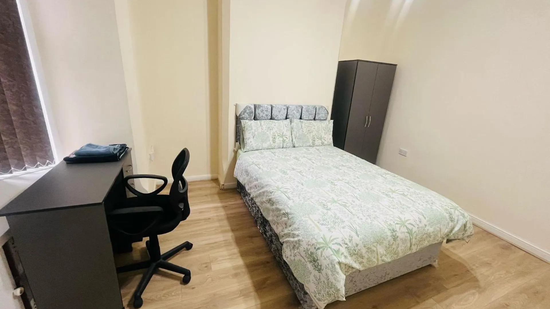 Double Room Near Railway Station & Football Ground 88 ノッティンガム