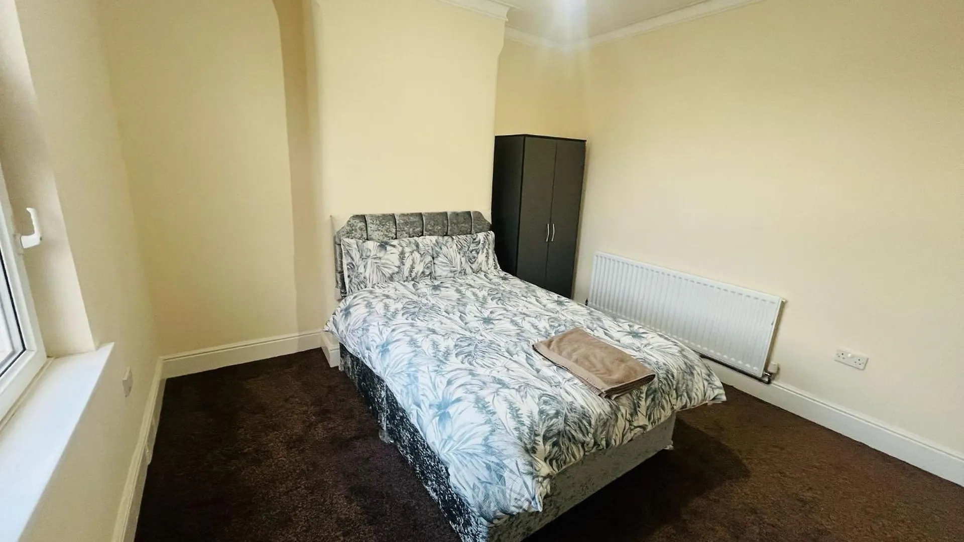 ホームステイ Double Room Near Railway Station & Football Ground 88 ノッティンガム