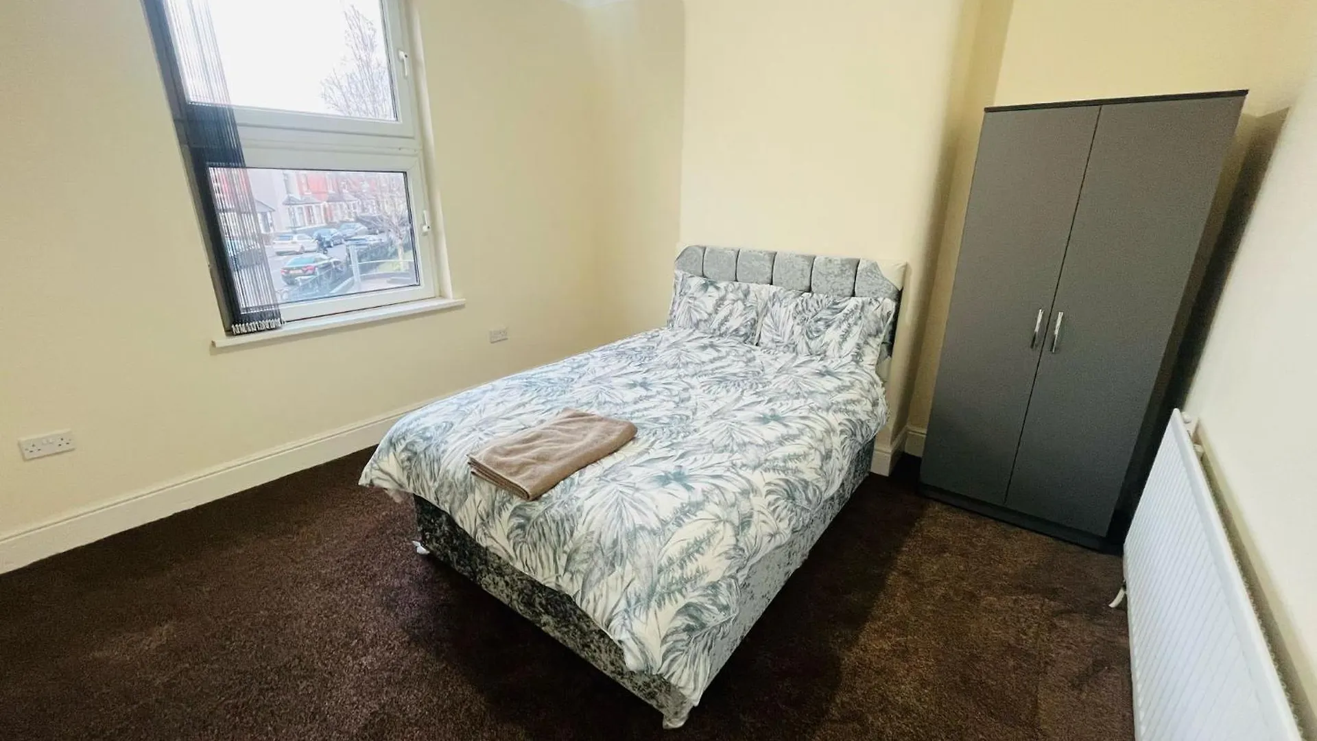 Double Room Near Railway Station & Football Ground 88 ノッティンガム ホームステイ